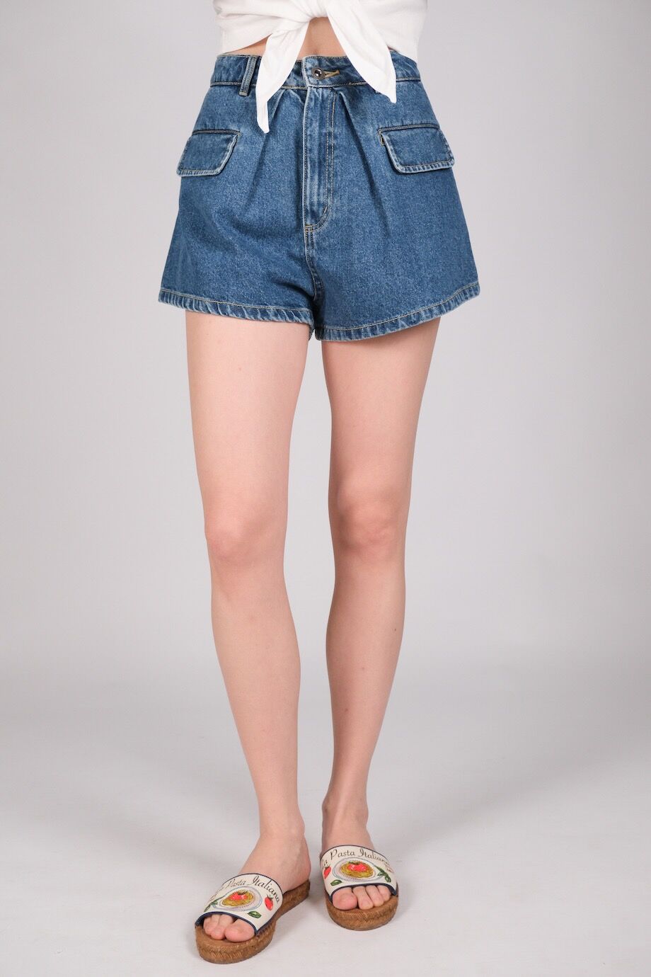 image 2 Джинсовые шорты с накладными карманами