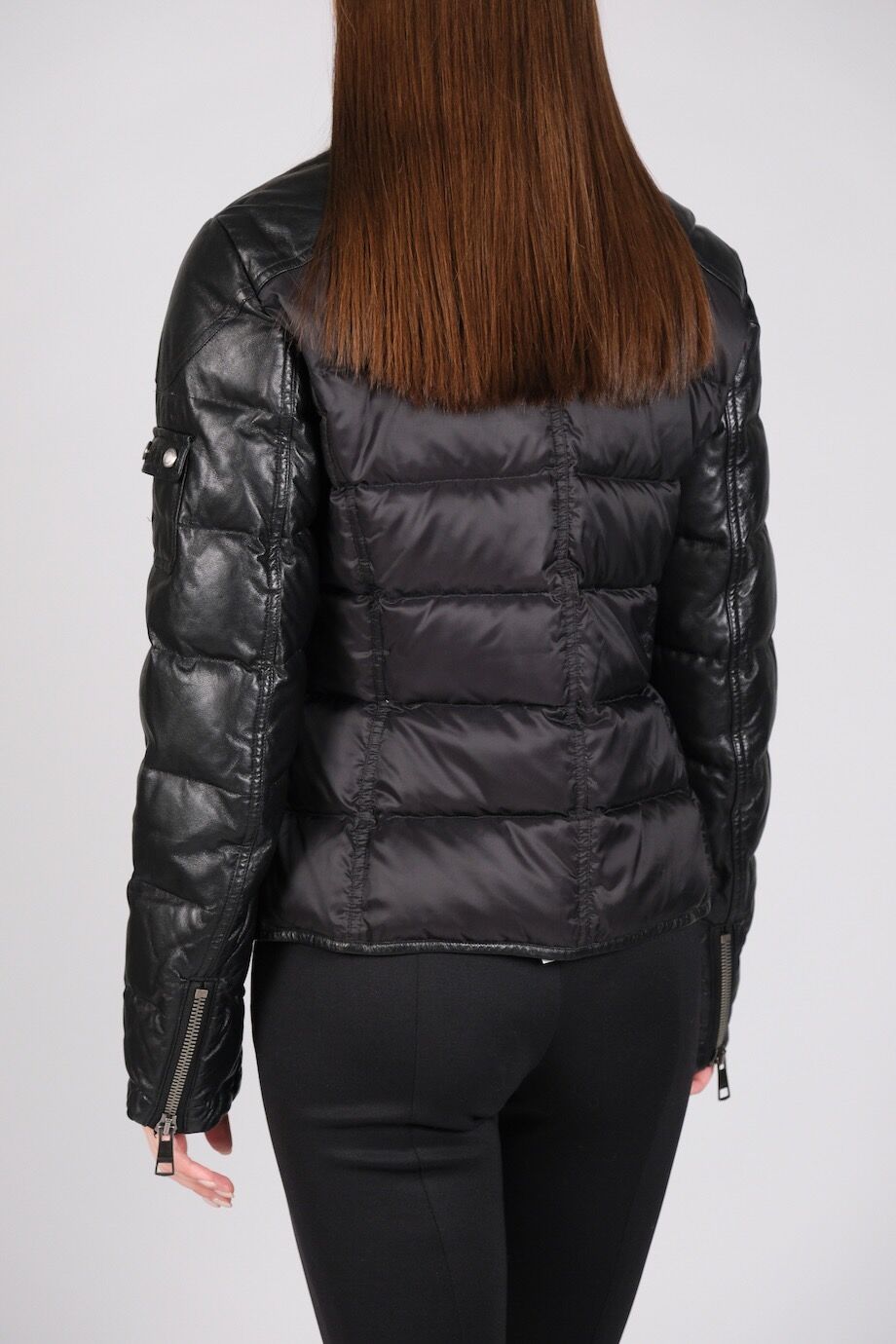 image 3 Пуховик комбинированный чёрного цвета с кожаными вставками