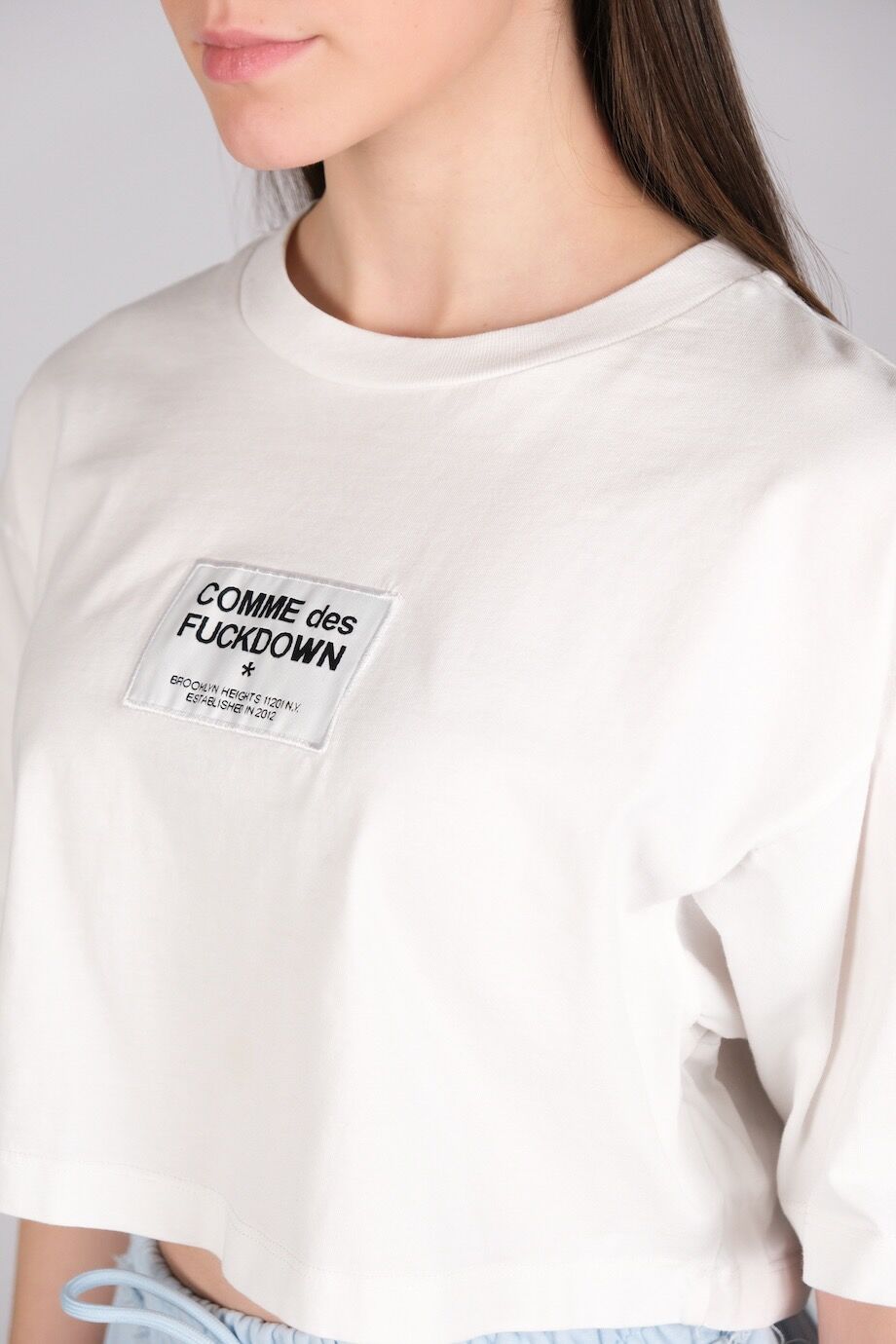 image 4 Футболка белого цвета с надписью на груди