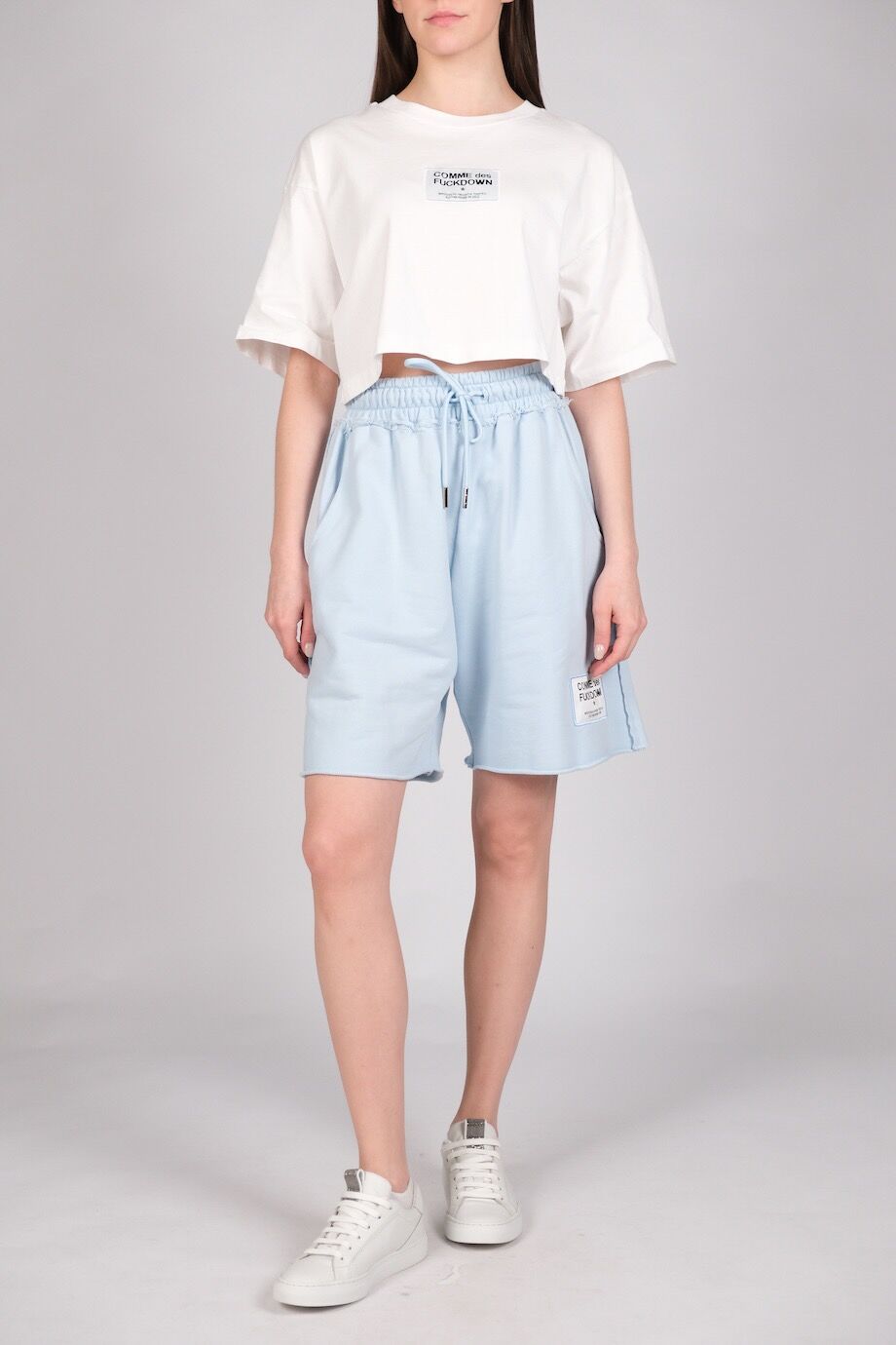 image 1 Футболка белого цвета с надписью на груди