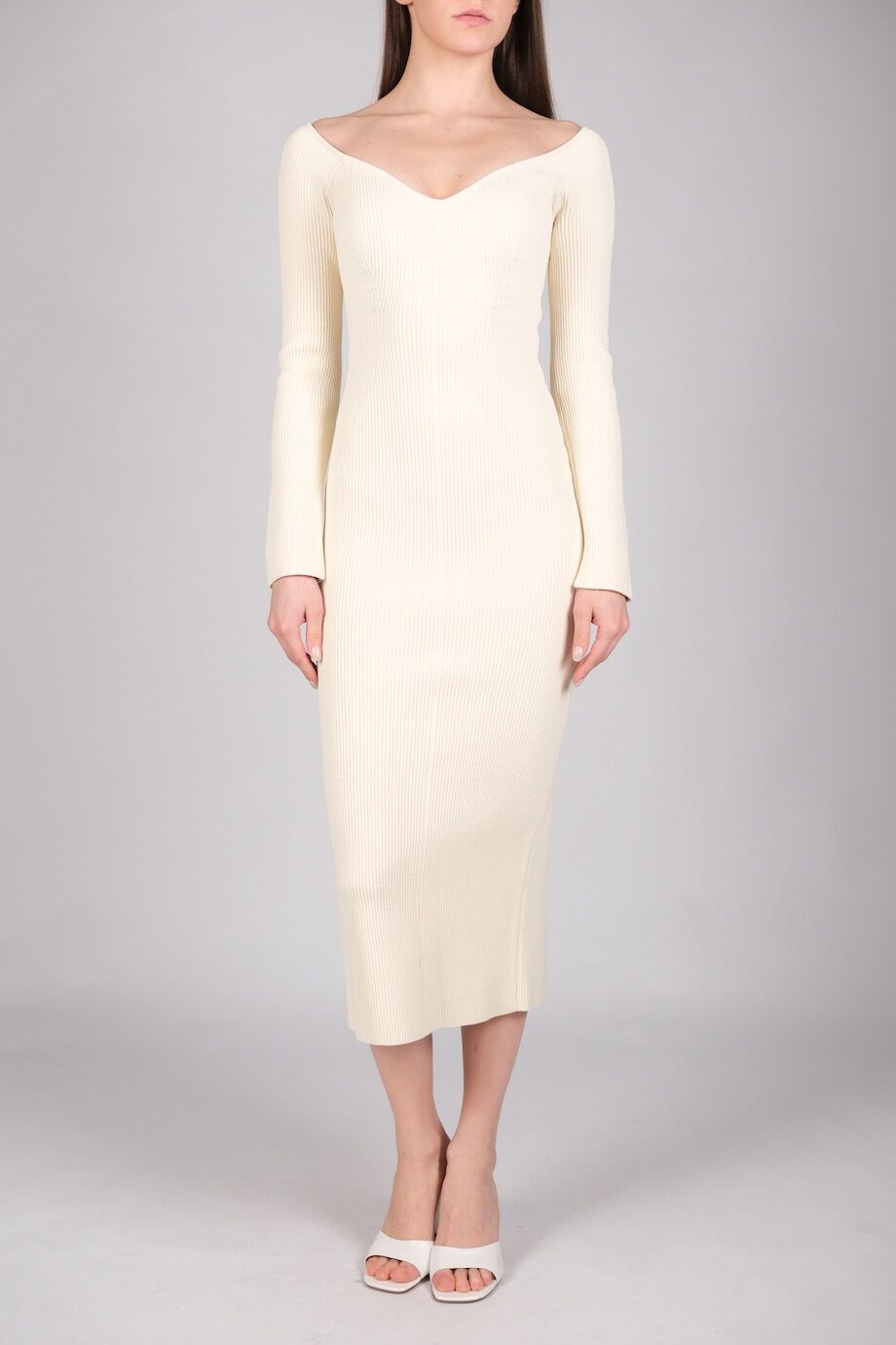 image 1 Платье кремового цвета с длинным рукавом