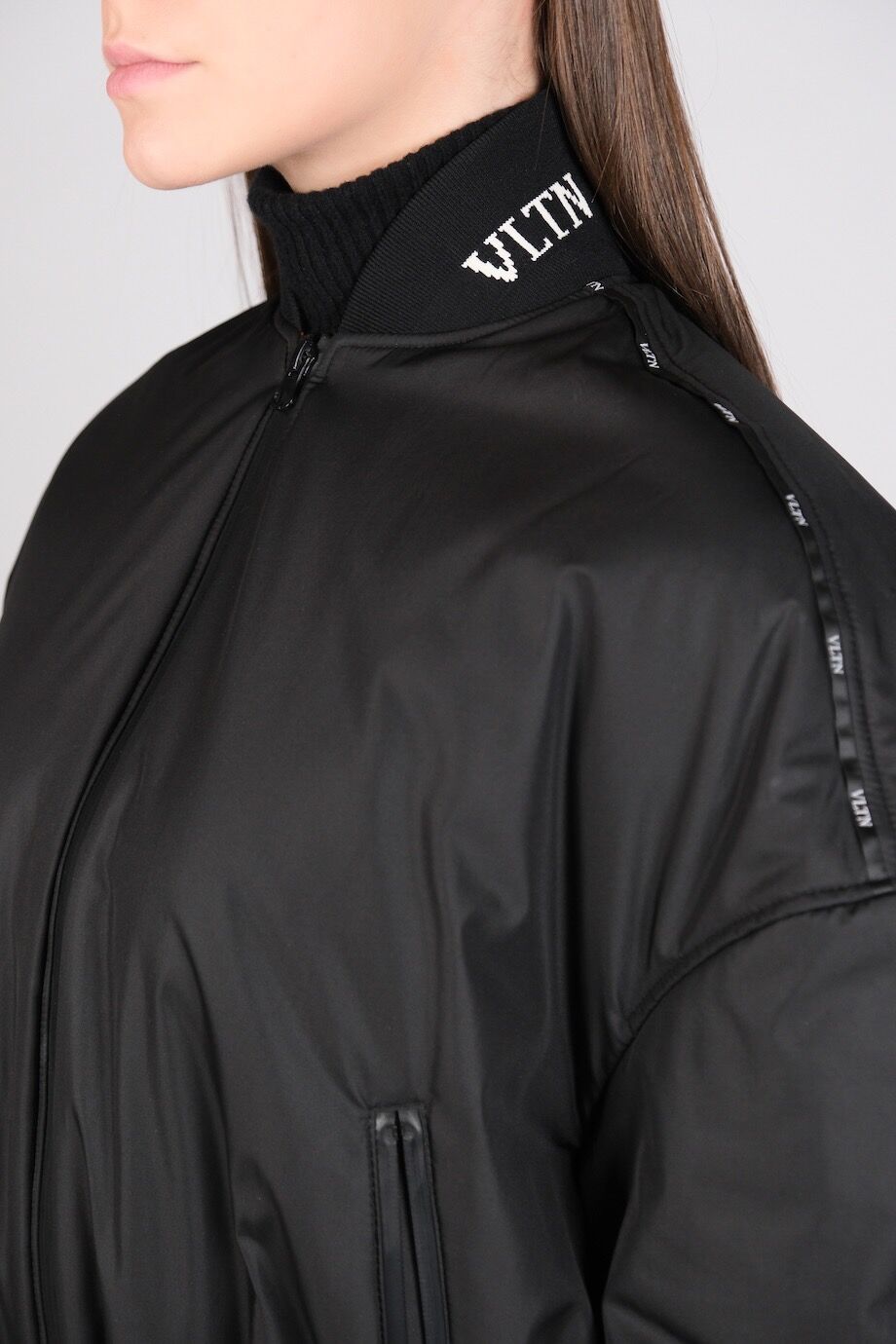 image 4 Куртка с баской чёрного цвета