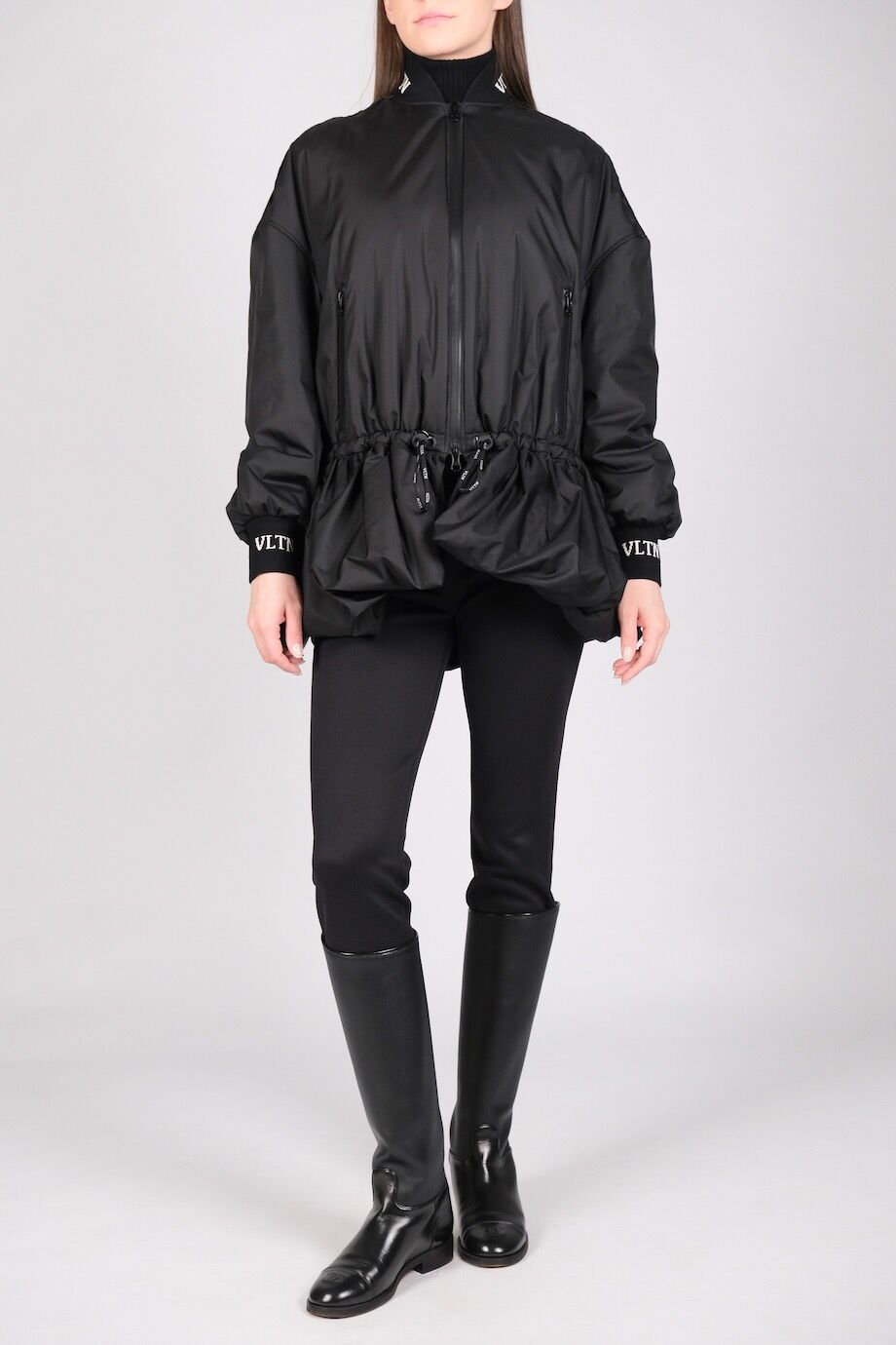 image 1 Куртка с баской чёрного цвета