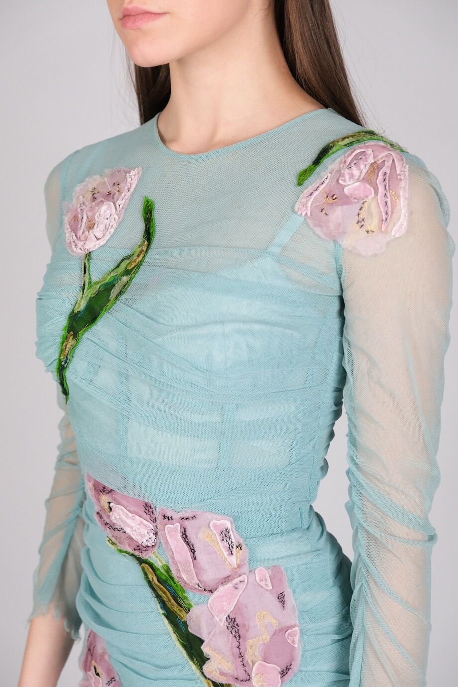 image 4 Платье голубого цвета с драпировками и аппликациями