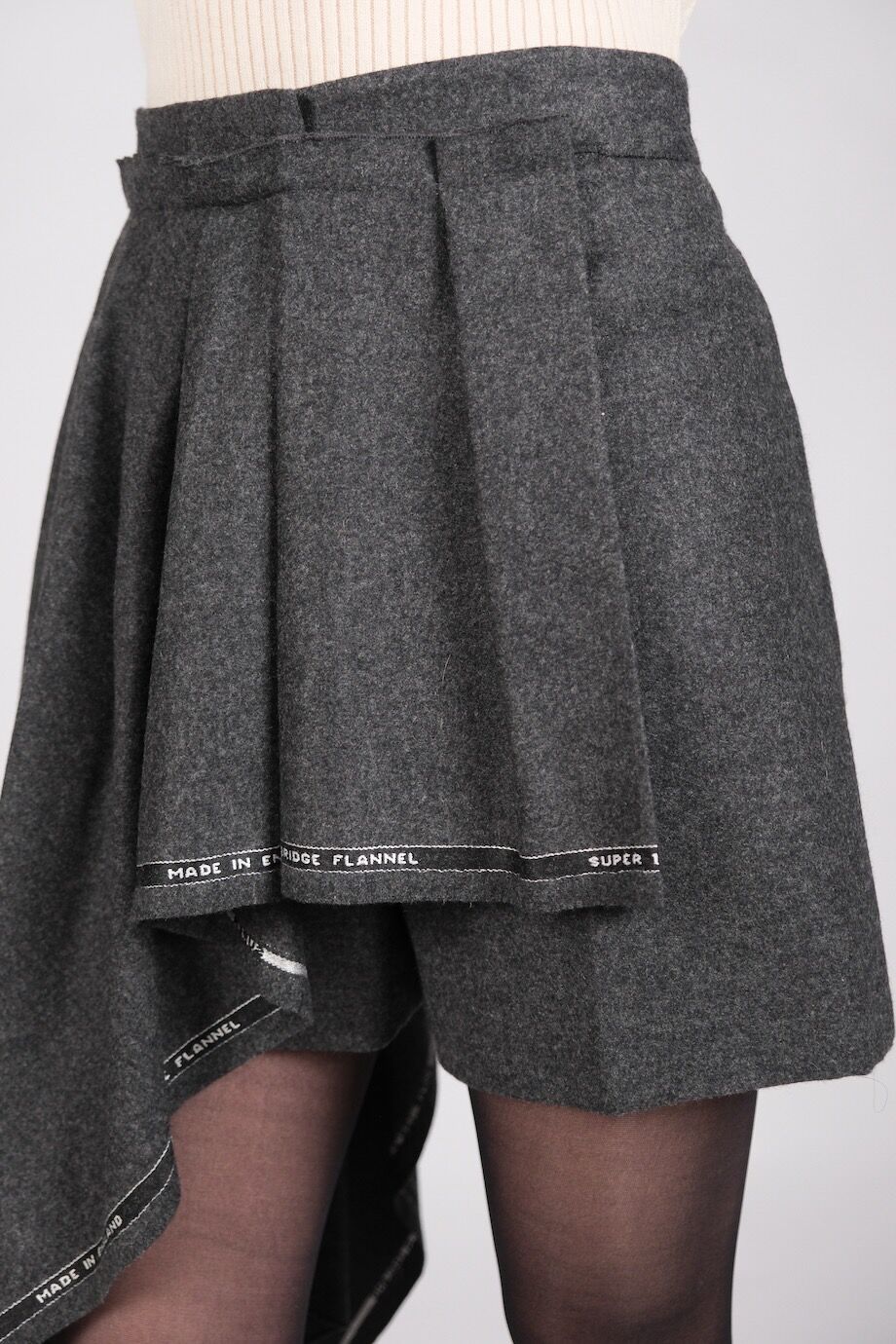 image 4 Юбка-шорты асимметричного кроя серого цвета