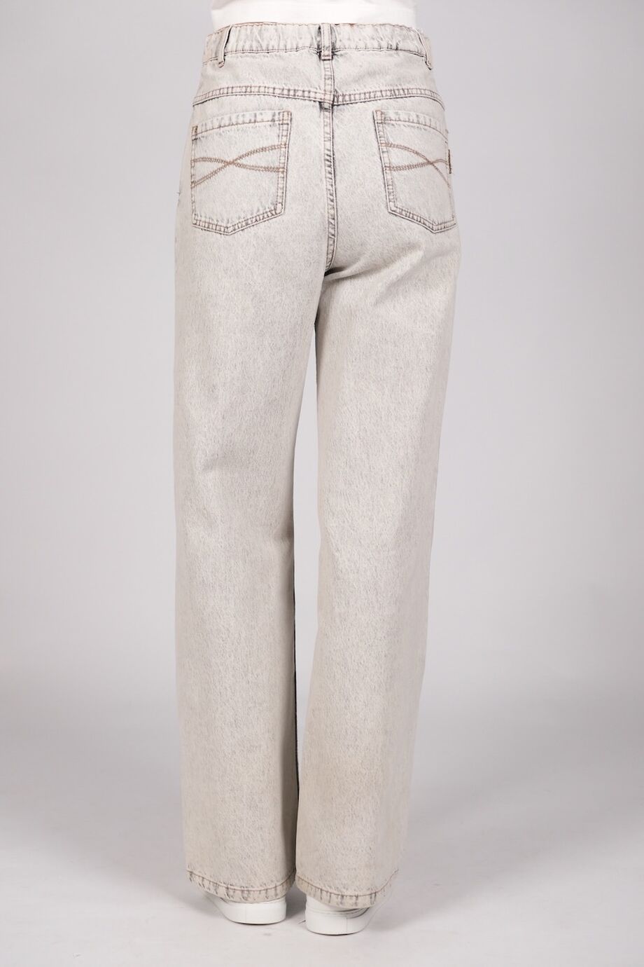 image 4 Джинсы светло-серого цвета