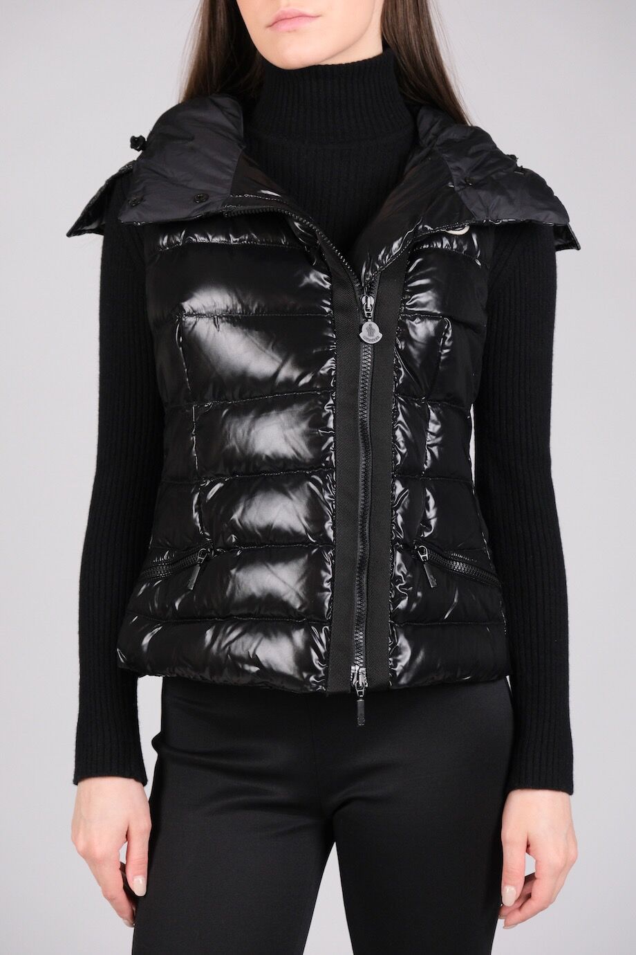 image 1 Жилет черного цвета с асимметричной молнией
