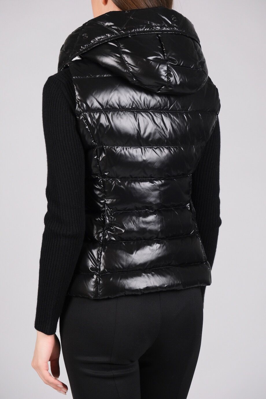 image 3 Жилет черного цвета с асимметричной молнией