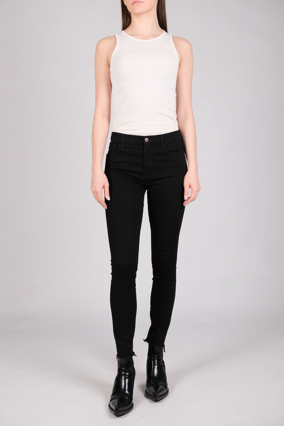 image 1 Джинсы-скинни черного цвета с вышивкой на кармане