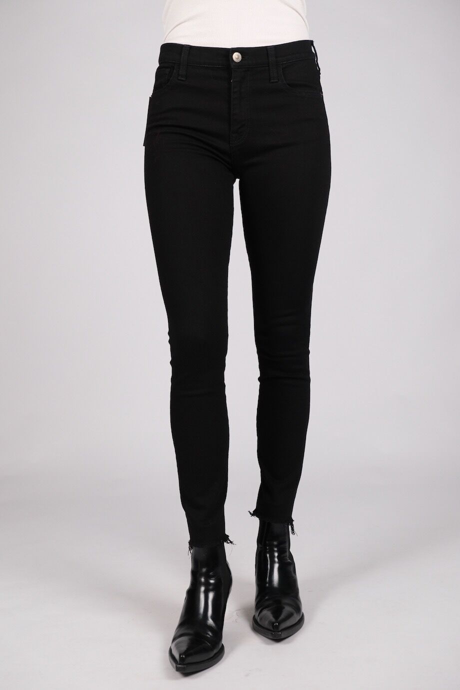 image 2 Джинсы-скинни черного цвета с вышивкой на кармане