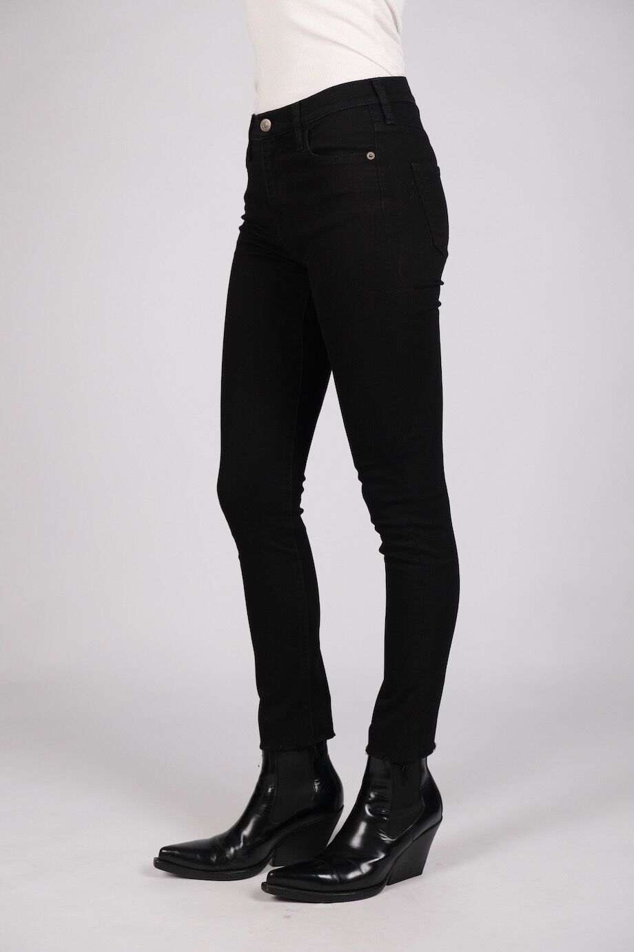 image 3 Джинсы-скинни черного цвета с вышивкой на кармане