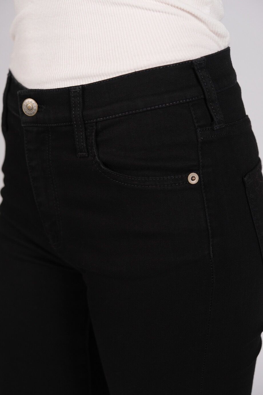 image 5 Джинсы-скинни черного цвета с вышивкой на кармане