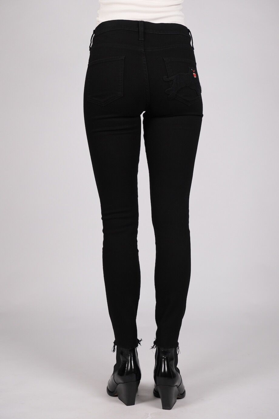 image 4 Джинсы-скинни черного цвета с вышивкой на кармане