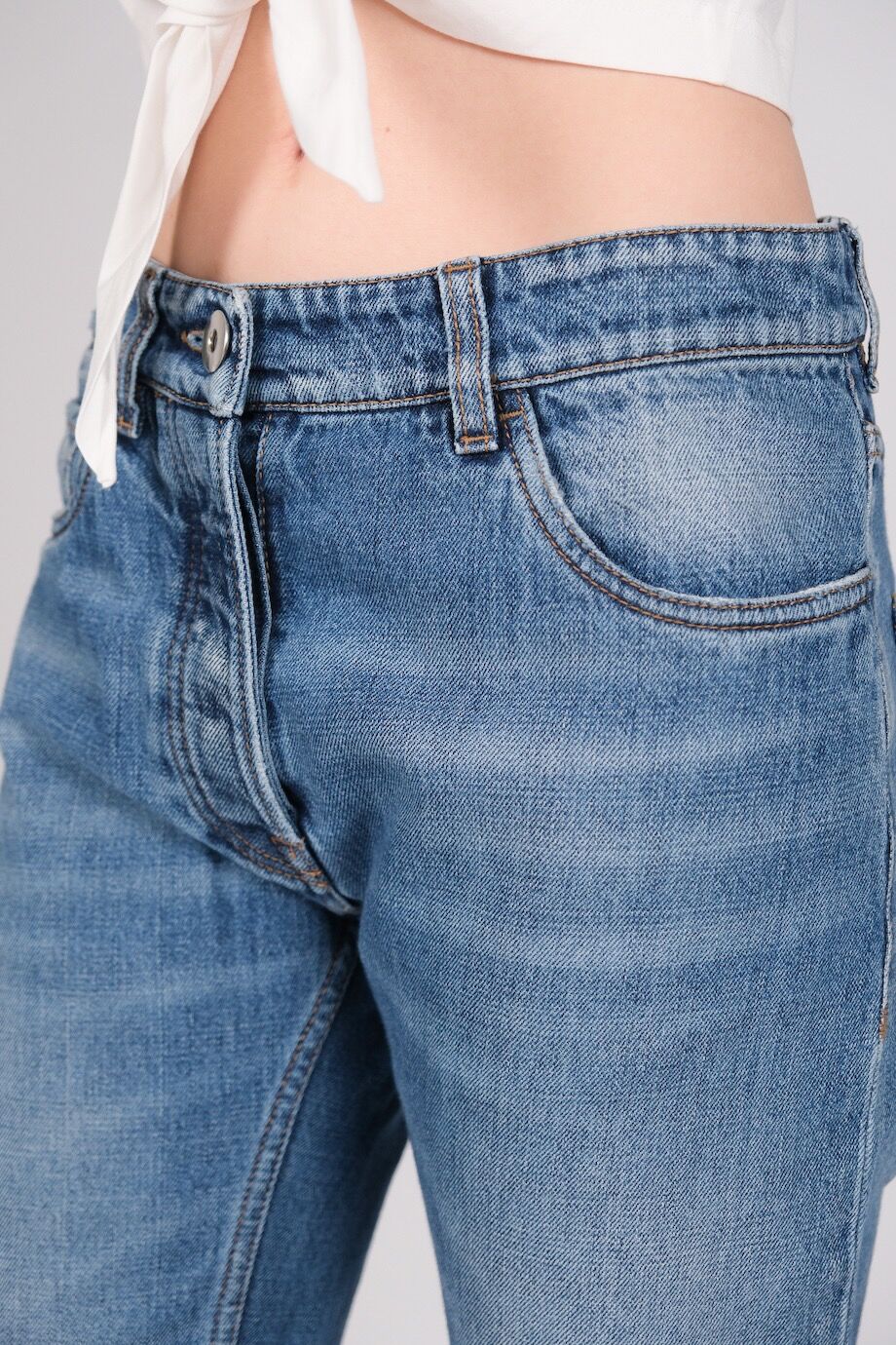 image 5 Джинсы голубого цвета со швами сзади