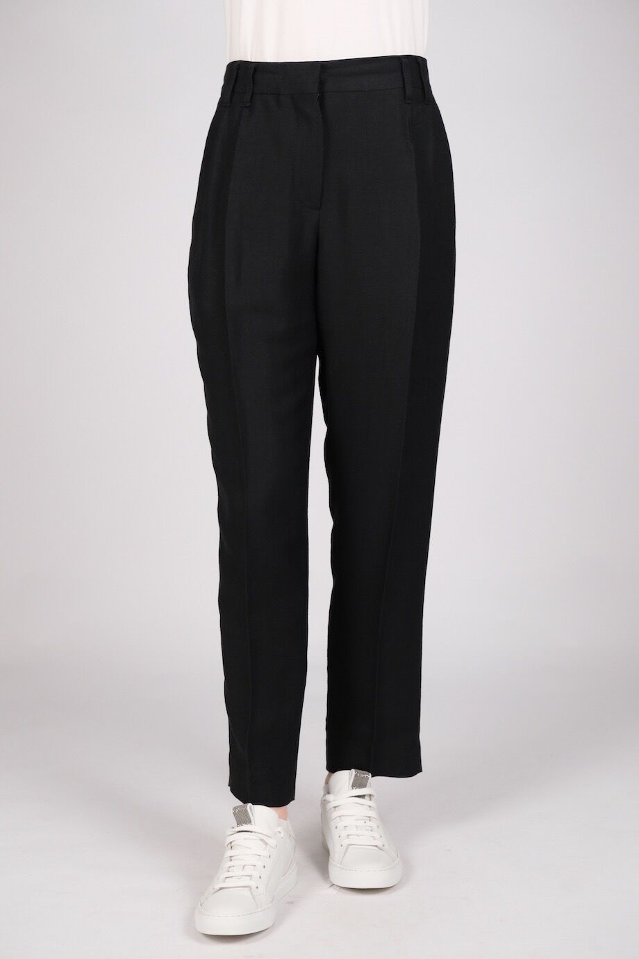 image 2 Брюки черного цвета с защипами