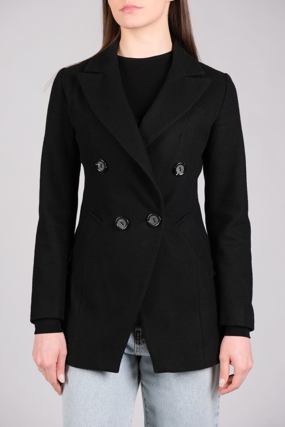 image 1 Двубортный приталенный жакет черного цвета