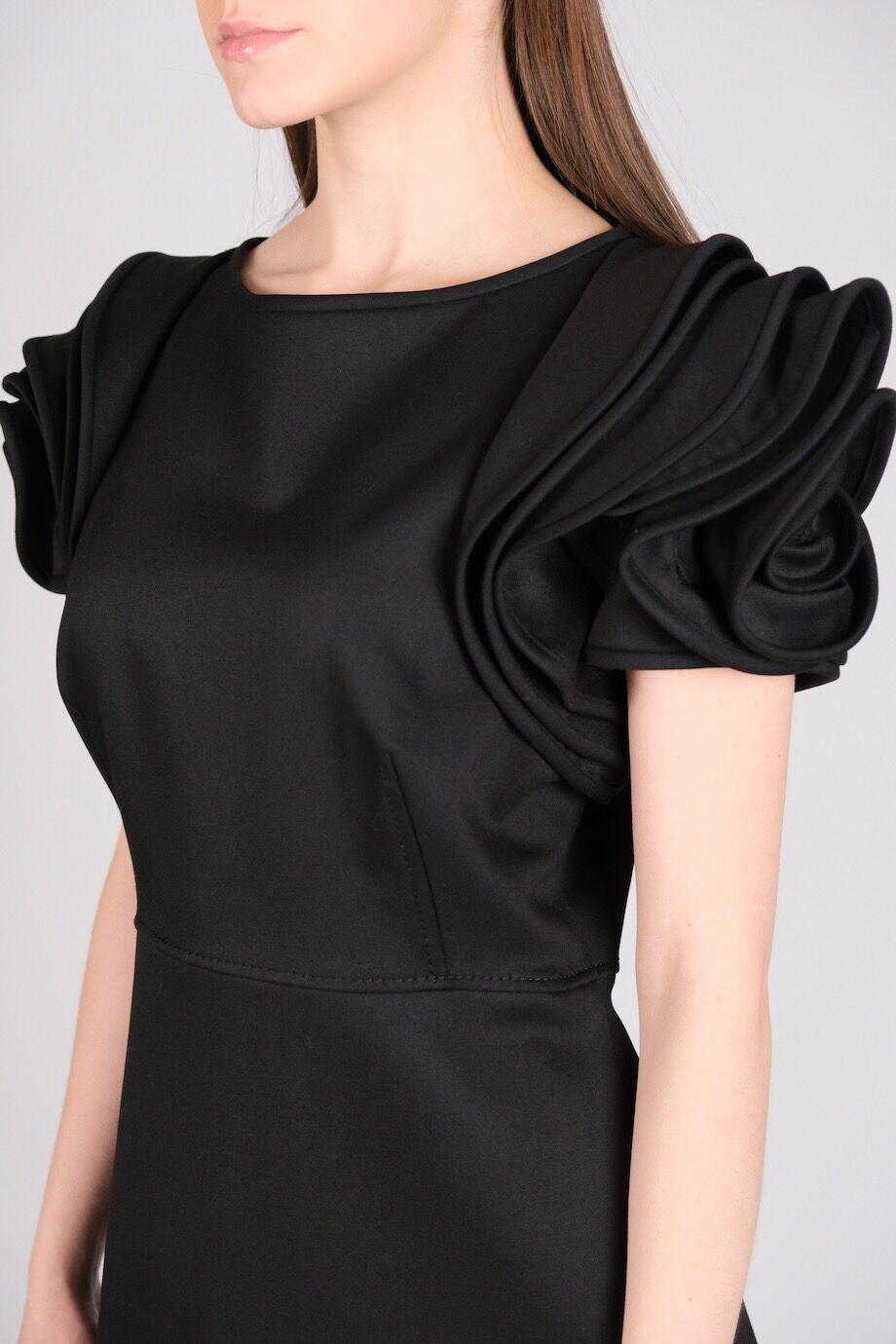 image 4 Платье черного цвета с рукавами в виде лепестков