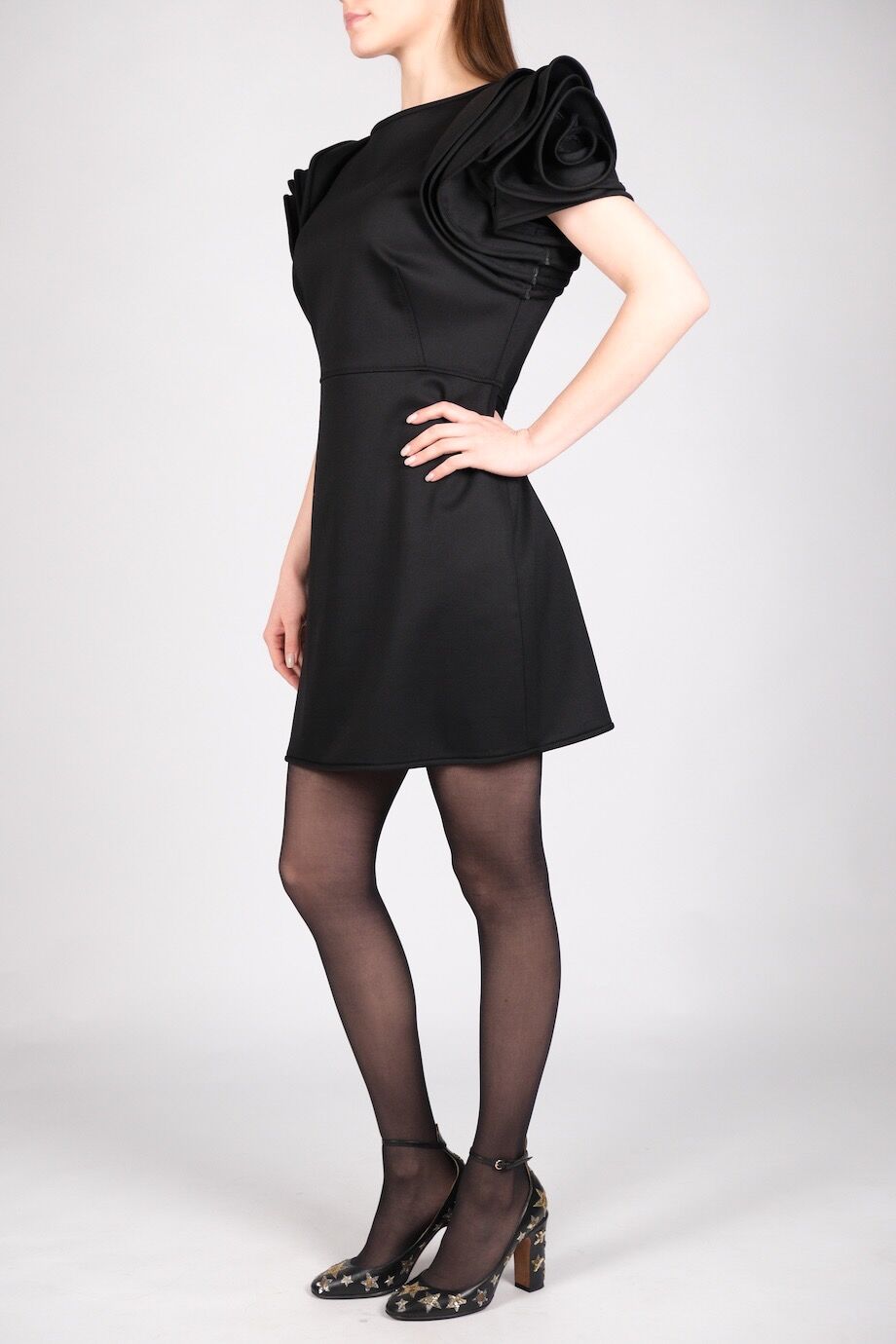 image 2 Платье черного цвета с рукавами в виде лепестков