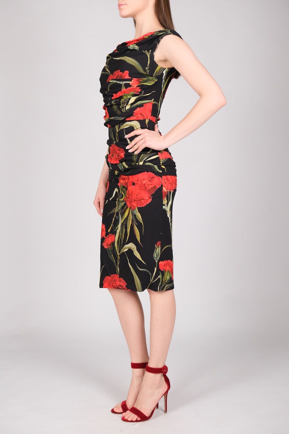 image 2 Платье черного цвета в крупные красные гвоздики