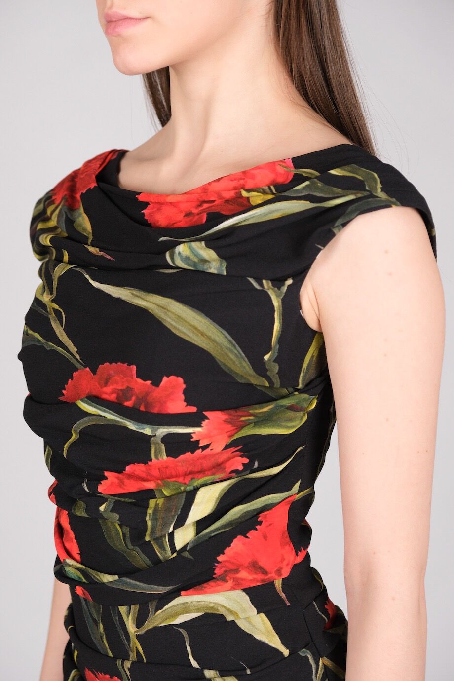 image 4 Платье черного цвета в крупные красные гвоздики