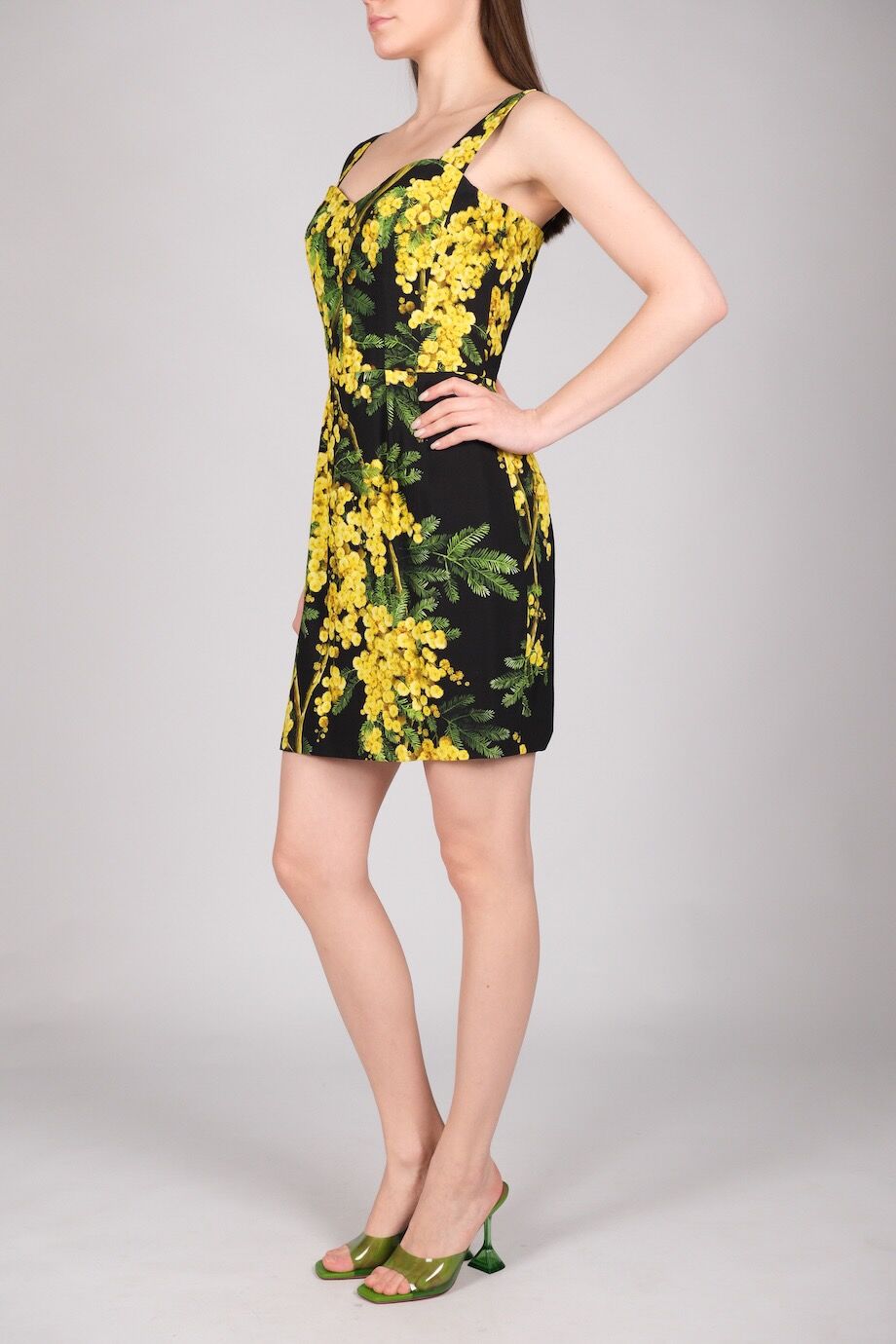 image 2 Платье черного цвета с мимозами