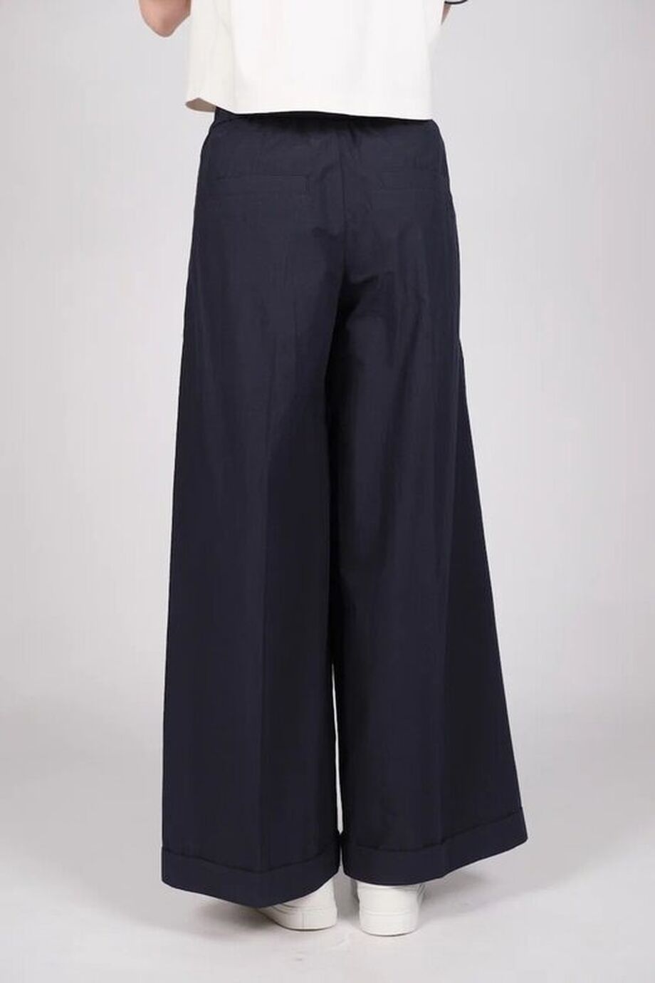 image 4 Брюки темно-синего цвета широкого кроя на резинке