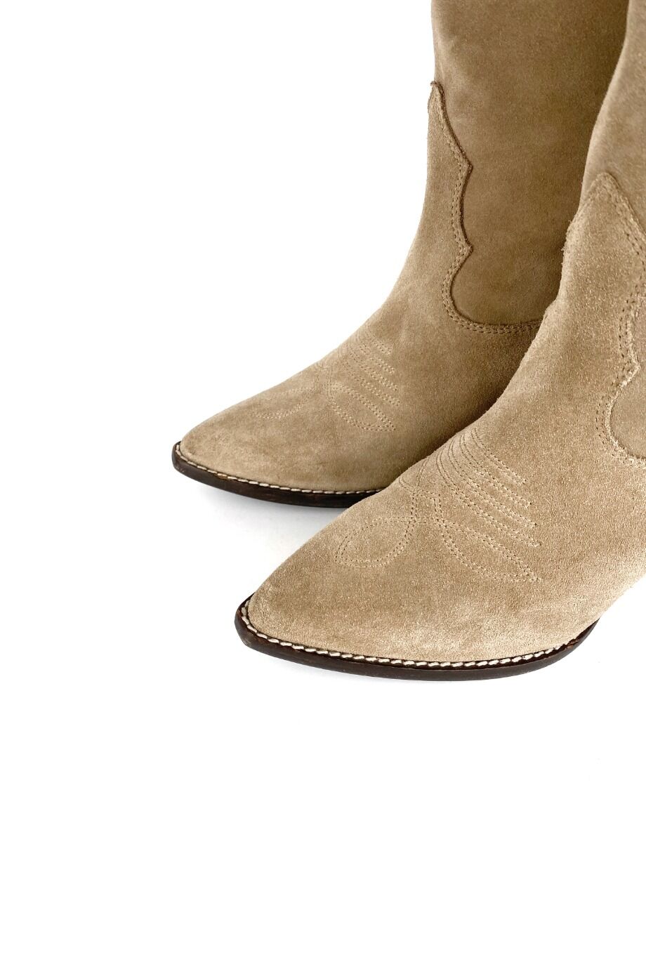 image 3 Замшевые казаки бежевого цвета на небольшом каблуке