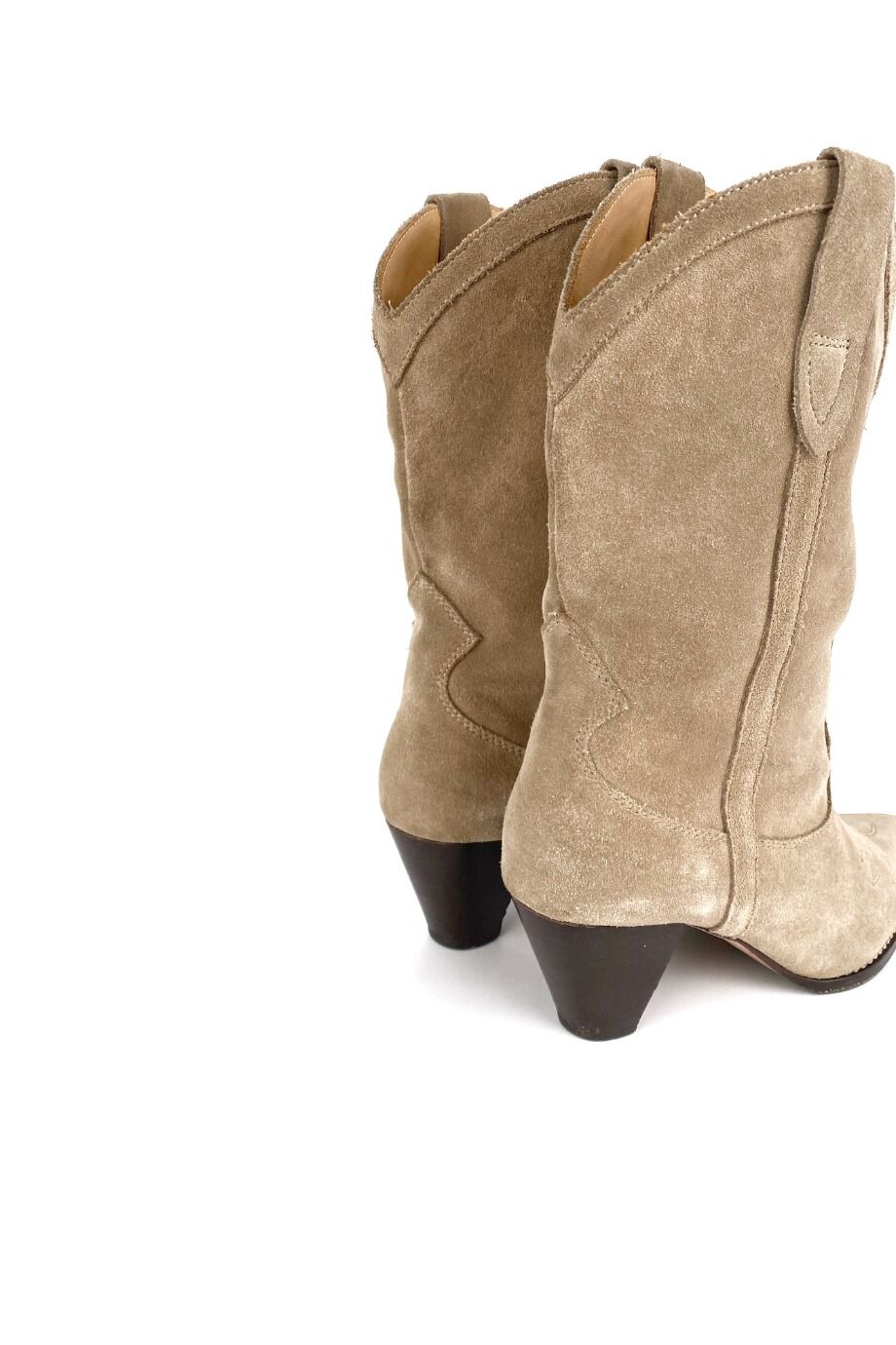 image 4 Замшевые казаки бежевого цвета на небольшом каблуке