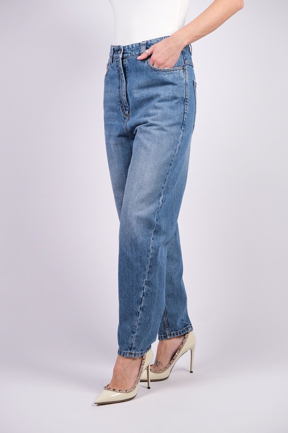 image 3 Джинсы голубого цвета зауженные к низу