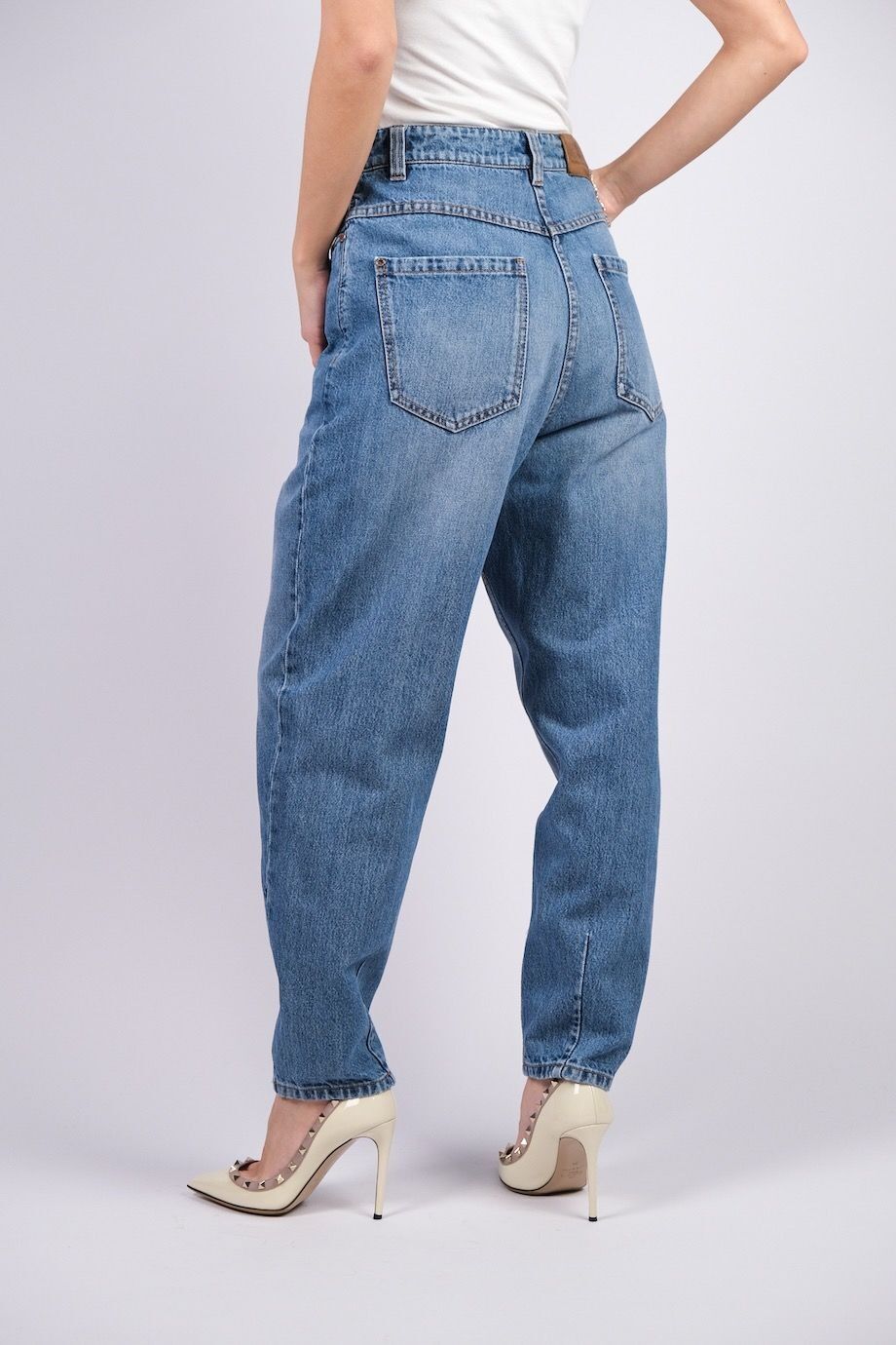 image 4 Джинсы голубого цвета зауженные к низу