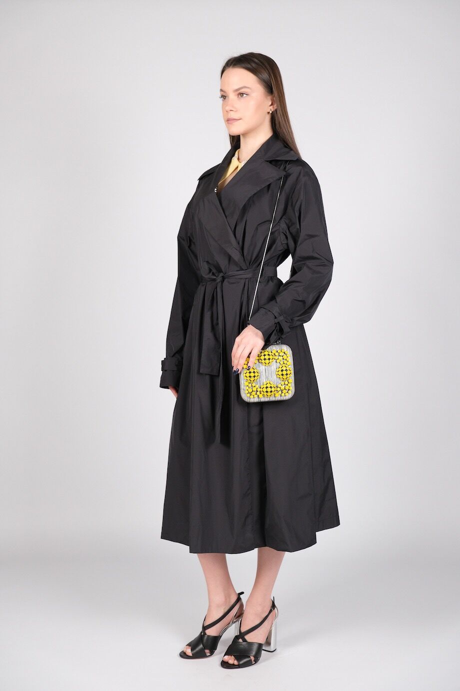 image 2 Плащ черного цвета