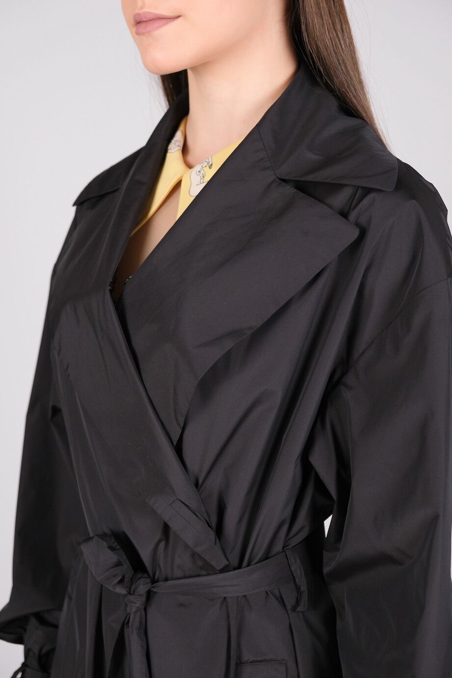 image 6 Плащ черного цвета