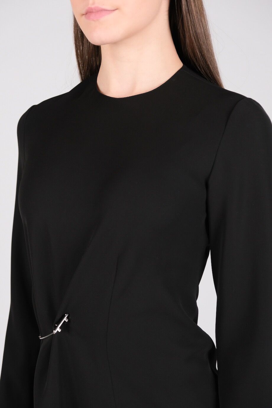 image 4 Платье черного цвета с брошью