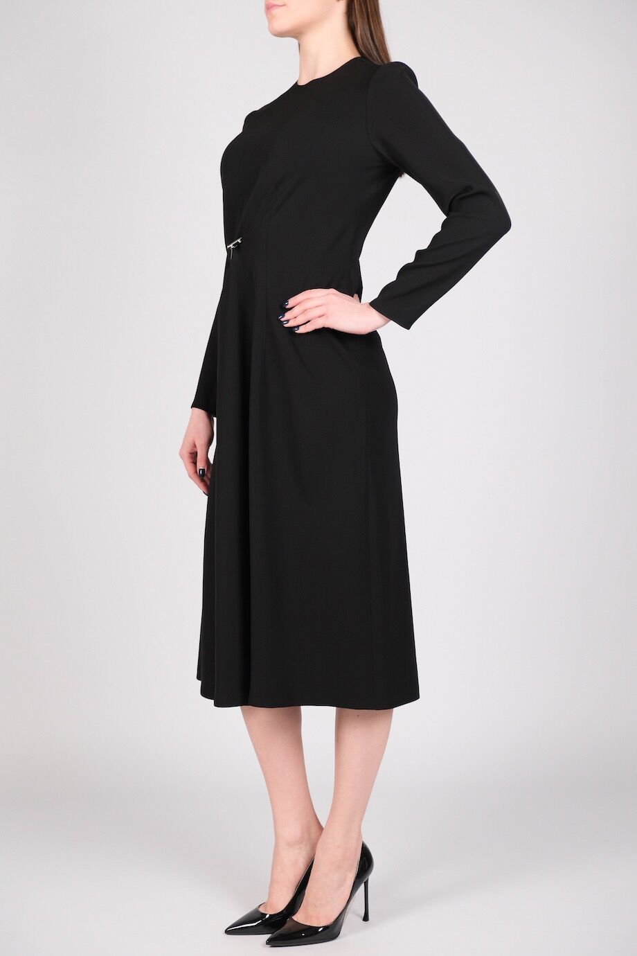 image 2 Платье черного цвета с брошью