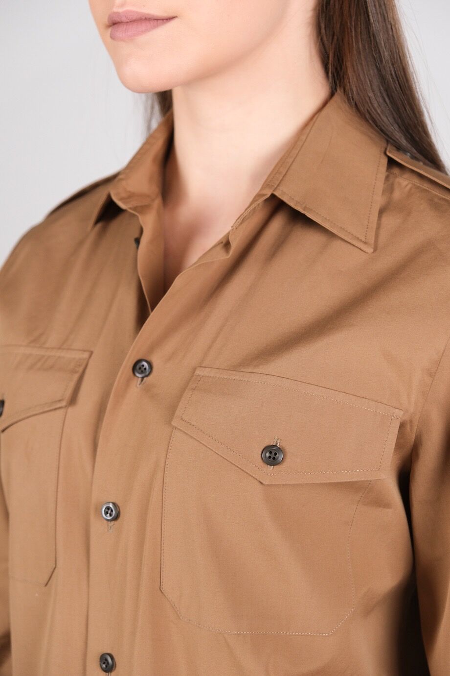 image 4 Рубашка карамельного цвета с погонами