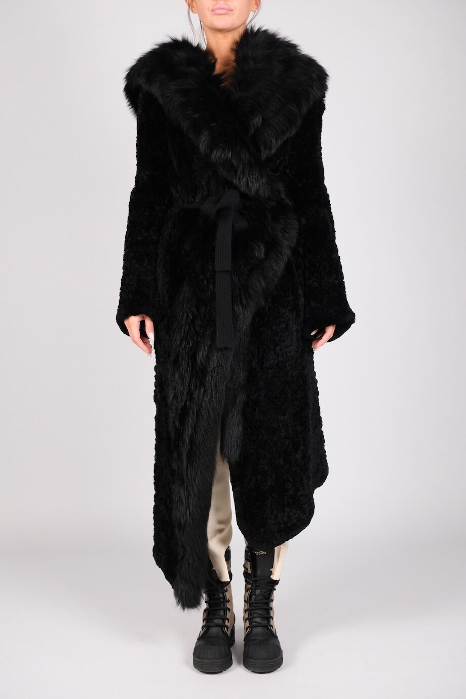 image 2 Вязаная шуба черного цвета