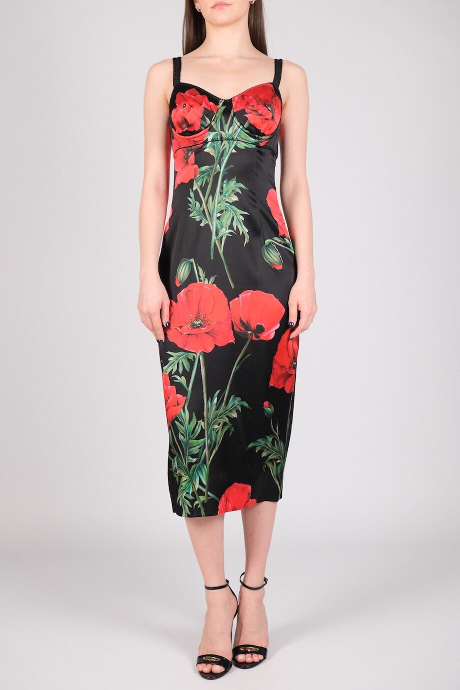 image 1 Платье черного цвета на бретелях с красными маками