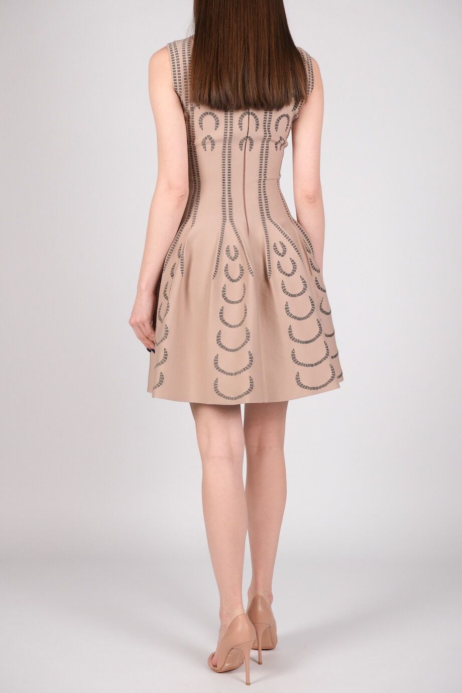 image 3 Платье бежевого цвета с черным орнаментом