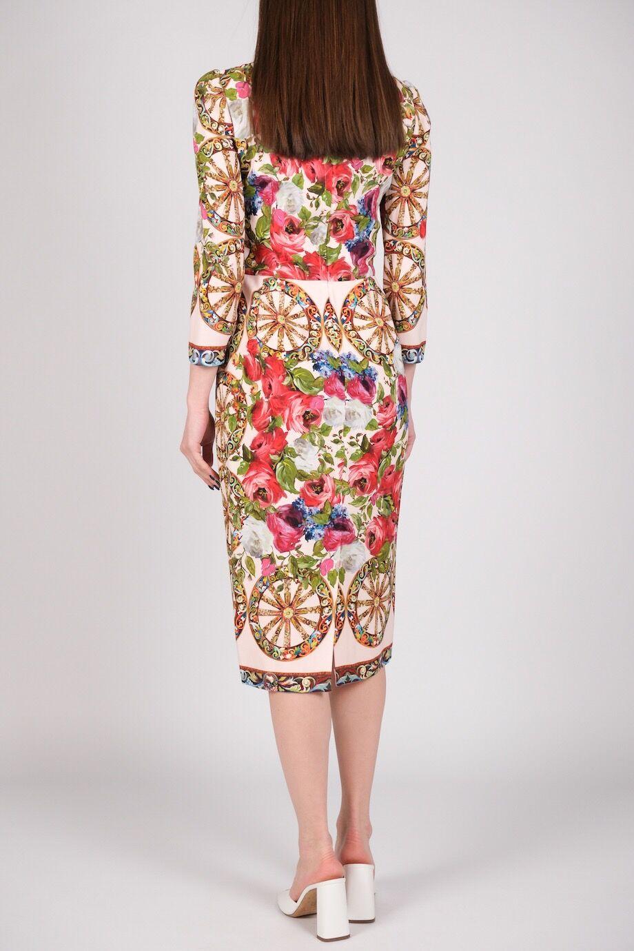 image 3 Платье нюдового цвета с акварельными цветами