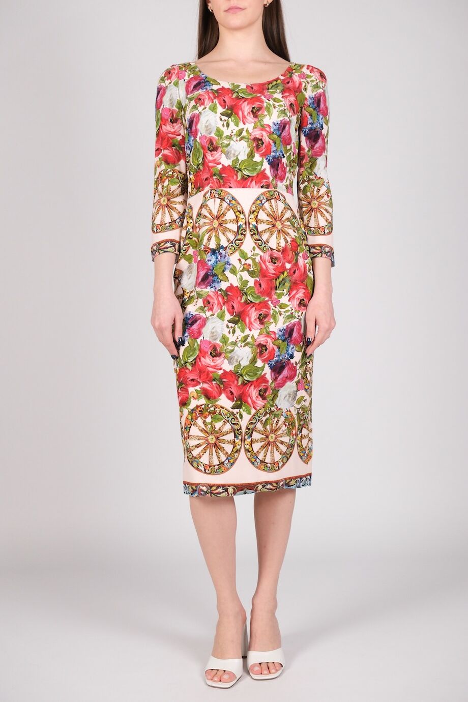 image 1 Платье нюдового цвета с акварельными цветами