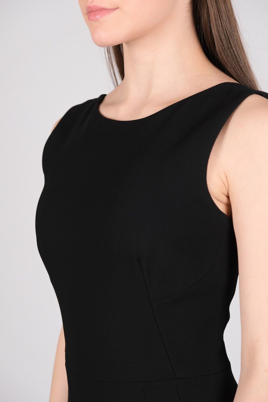 image 4 Платье-футляр черного цвета с крупными камнями на бретелях