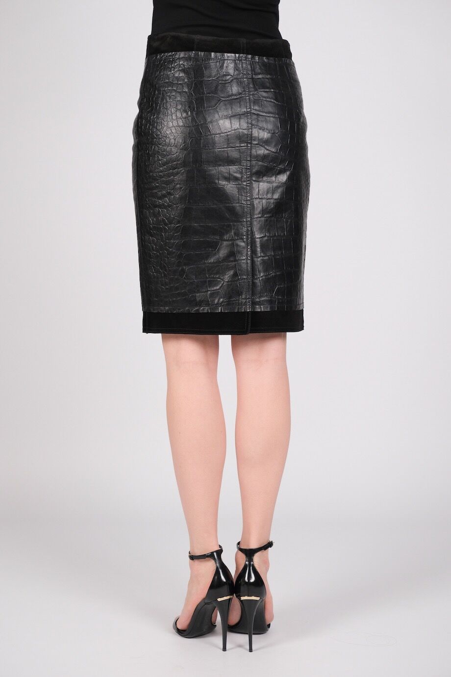 image 4 Кожаная юбка черного цвета с тиснением под крокодила