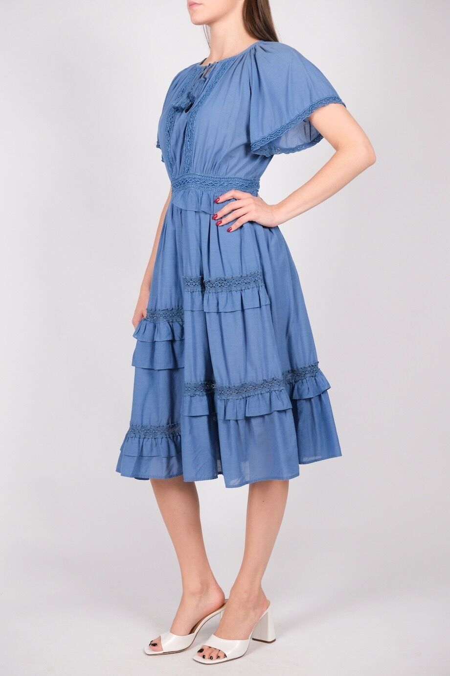 image 2 Платье голубого цвета с шитьем