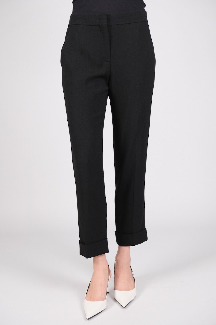 image 2 Брюки черного цвета с подворотами