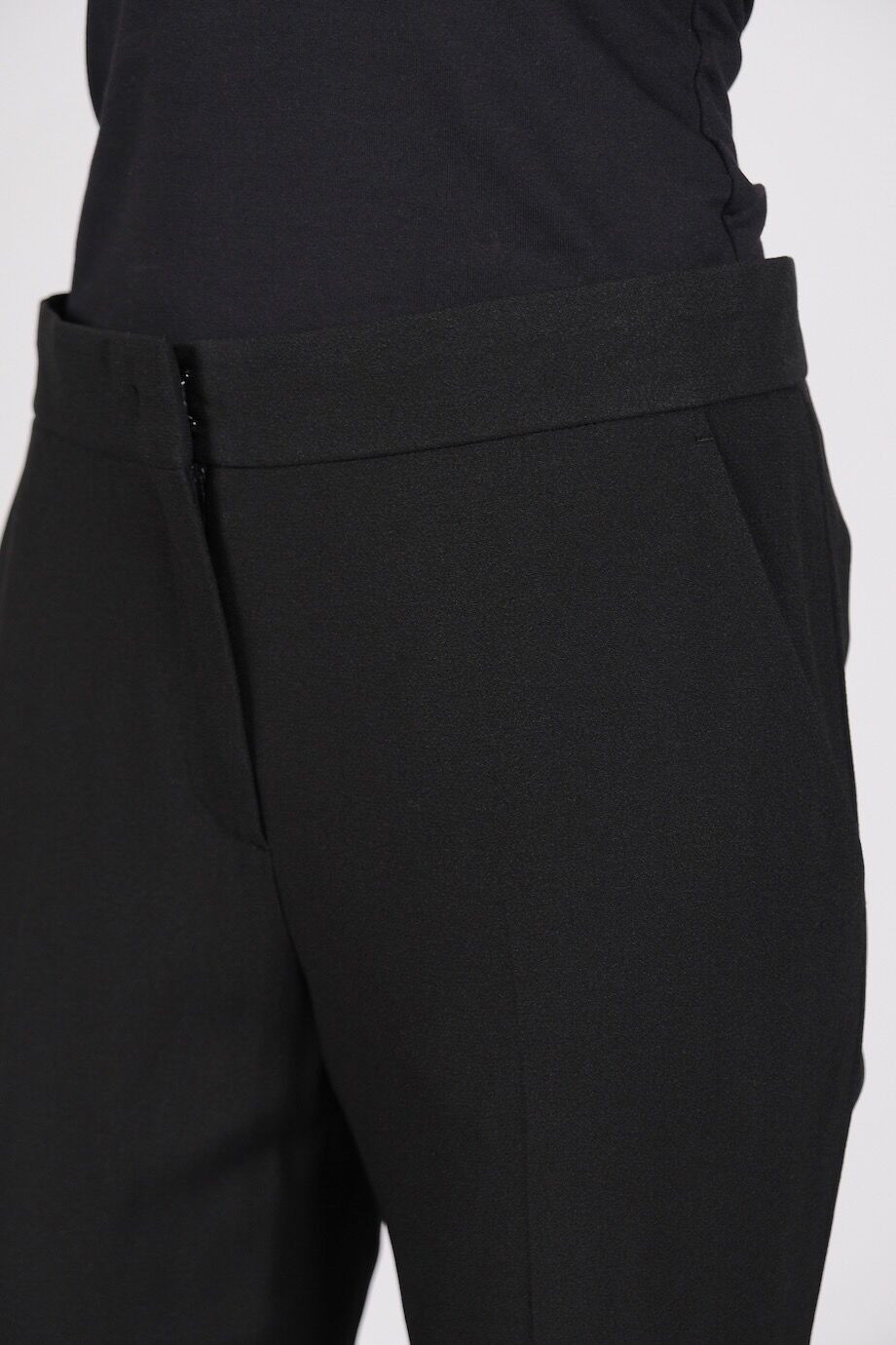 image 4 Брюки черного цвета с подворотами