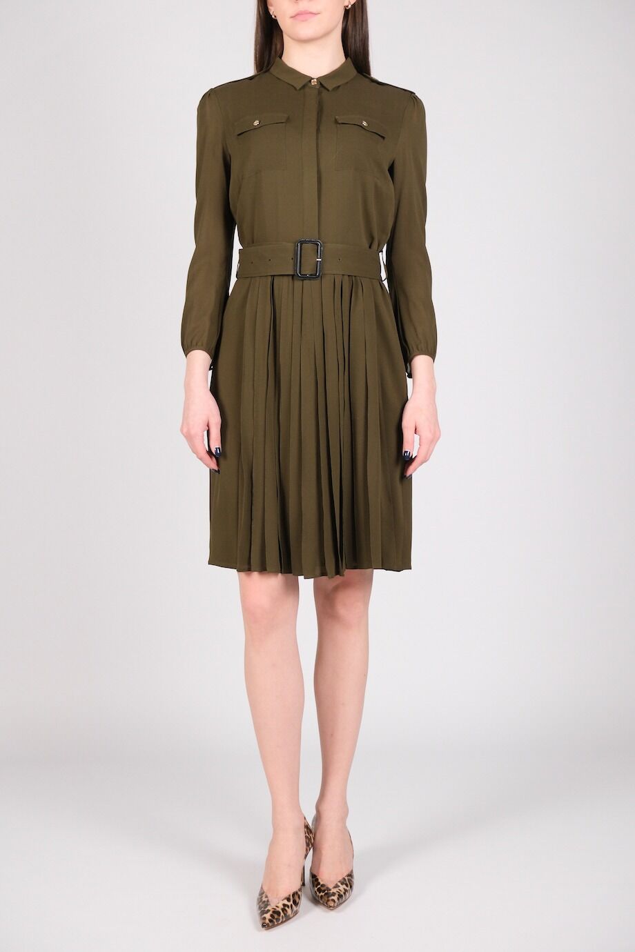 image 1 Шелковое платье цвета хаки с плиссированной юбкой