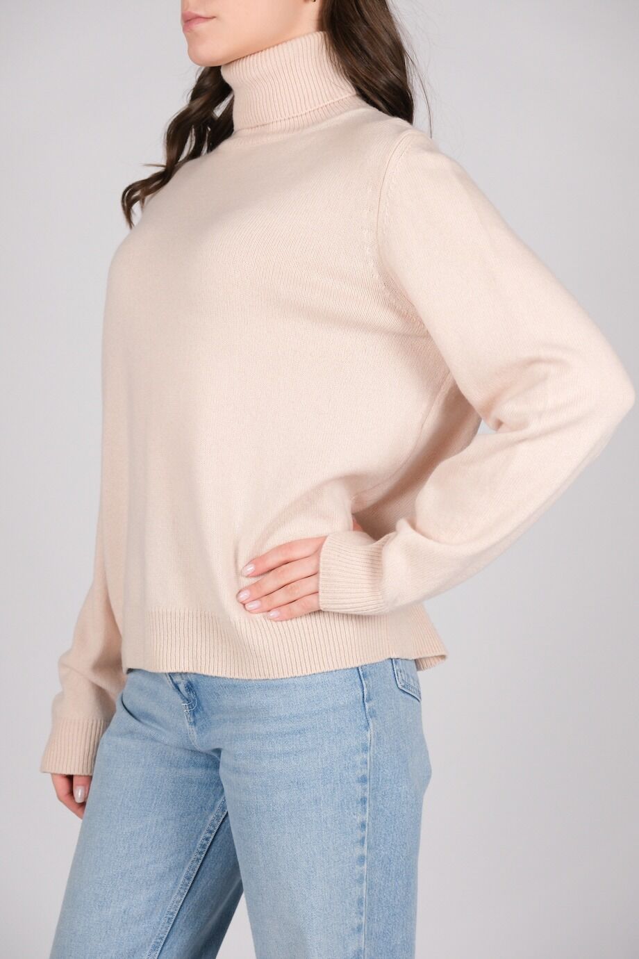 image 2 Кашемировый свитер пудрового цвета с высоким горлом