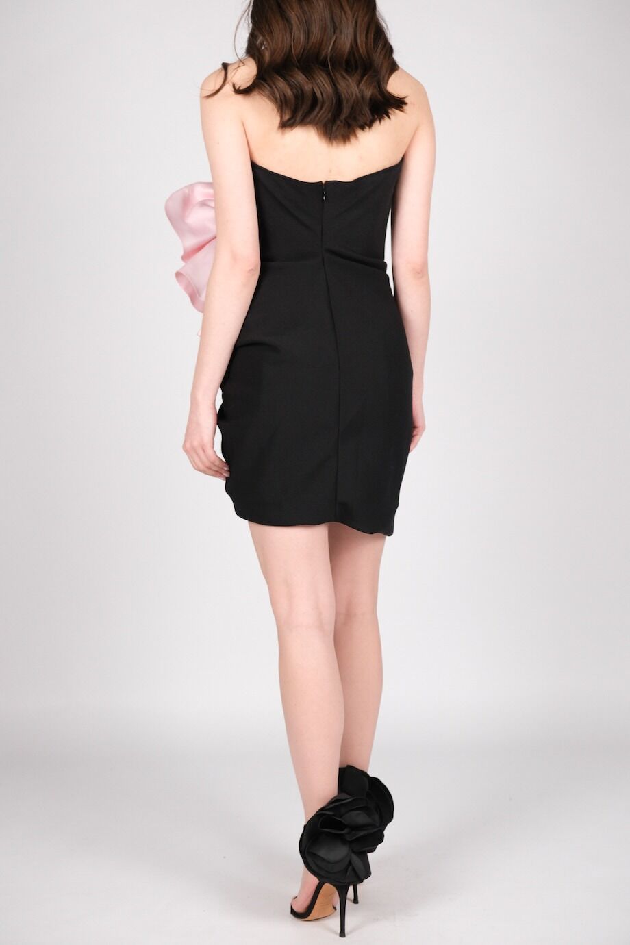 image 3 Платье с открытыми плечами черного цвета с цветочным декором