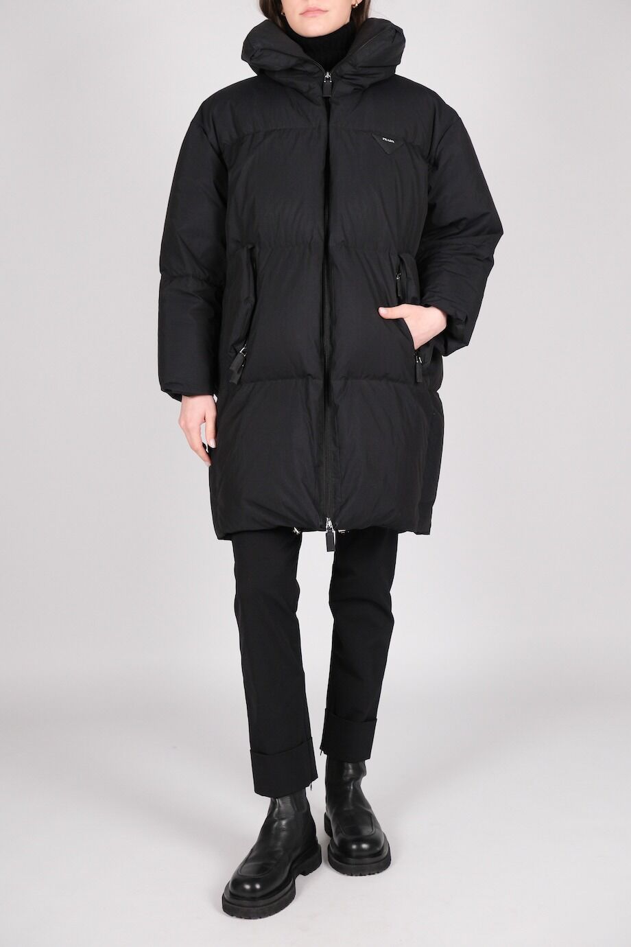 image 2 Пуховик черного цвета средней длины