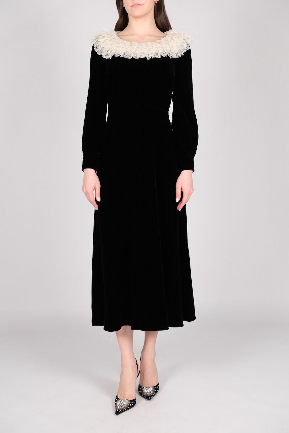 image 1 Платье из велюра черного цвета с кружевным воротником